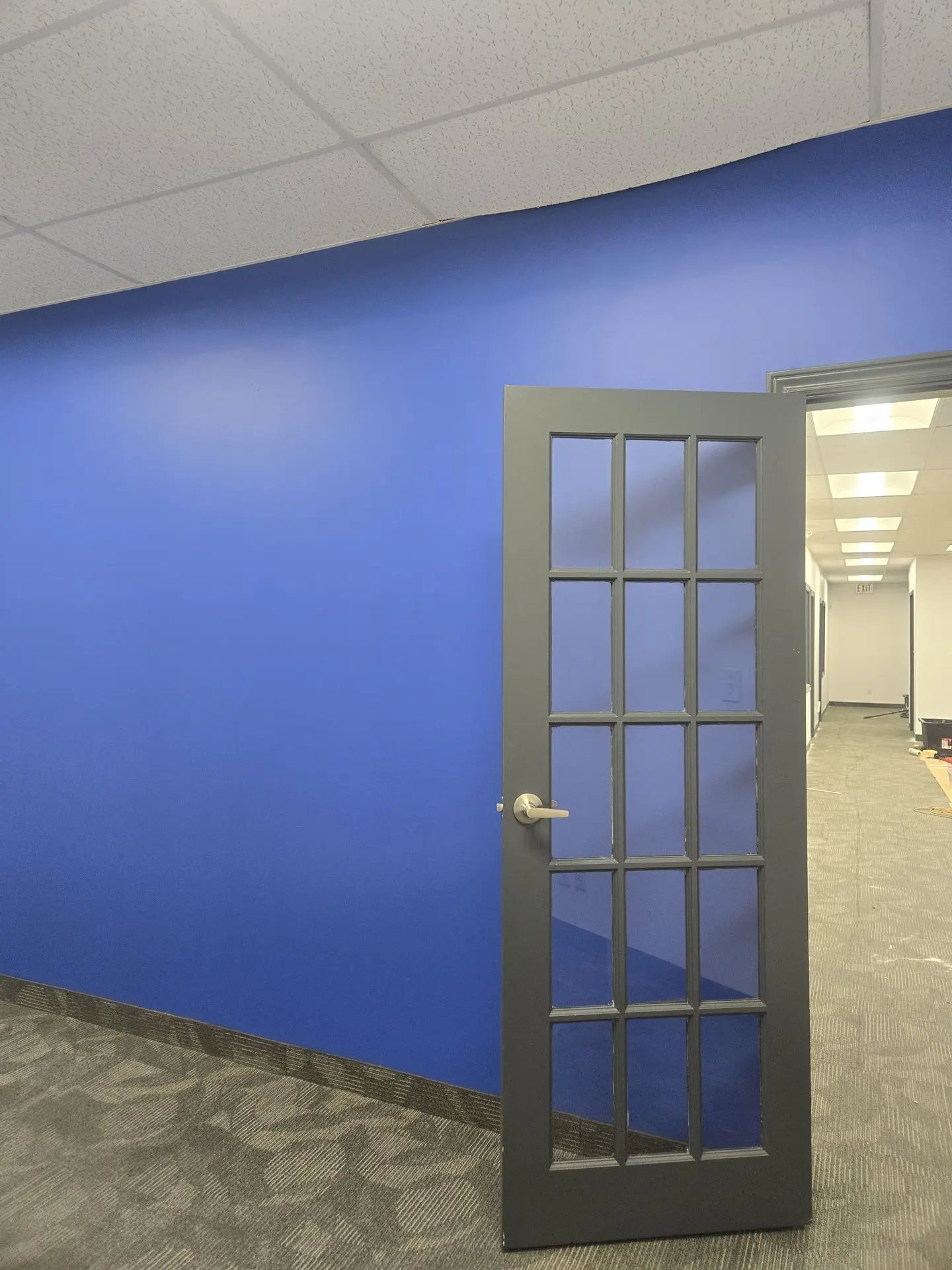 office painted by Affordable, Top rated, trusted, luxury contractor in Toronto, Mississauga, Oakville, Milton, Vaughan, Kitchener, Guelph, Brampton, Caledon, Hamilton, Etobicoke, Brantford, Paris,- Blue Collars