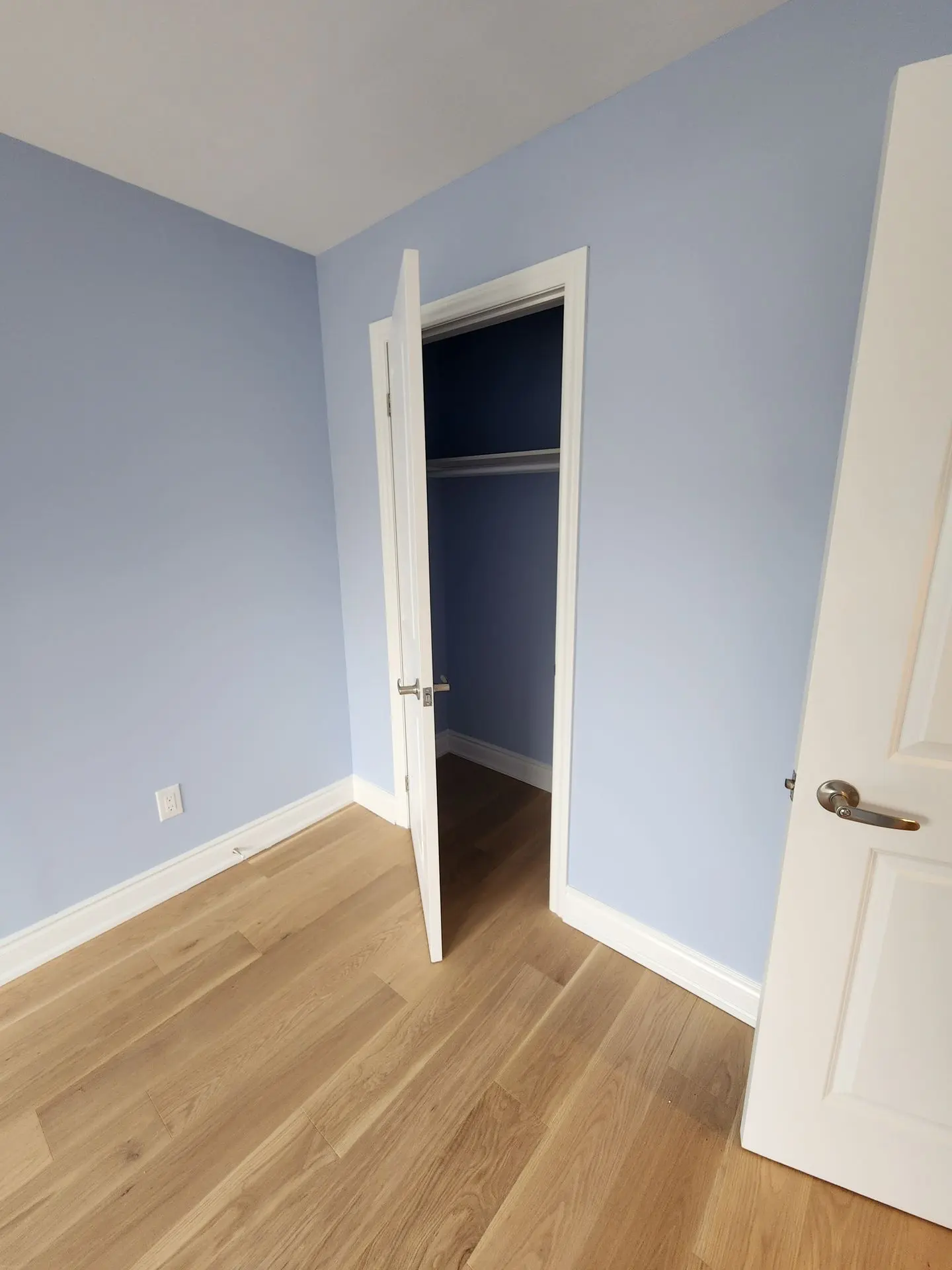 professional interior wall painting in modern Toronto living room DURHAM